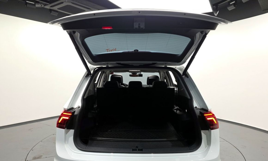 Volkswagen Tiguan 2.0 TSI Prestige, 2024