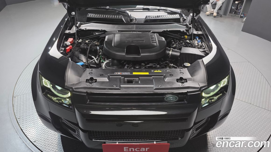 Land Rover Defender 110 D300 X-Dynamic HSE, 2025
