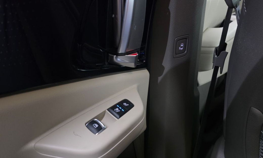 Kia Carnival 9-Seater Hi Limousine, 2025