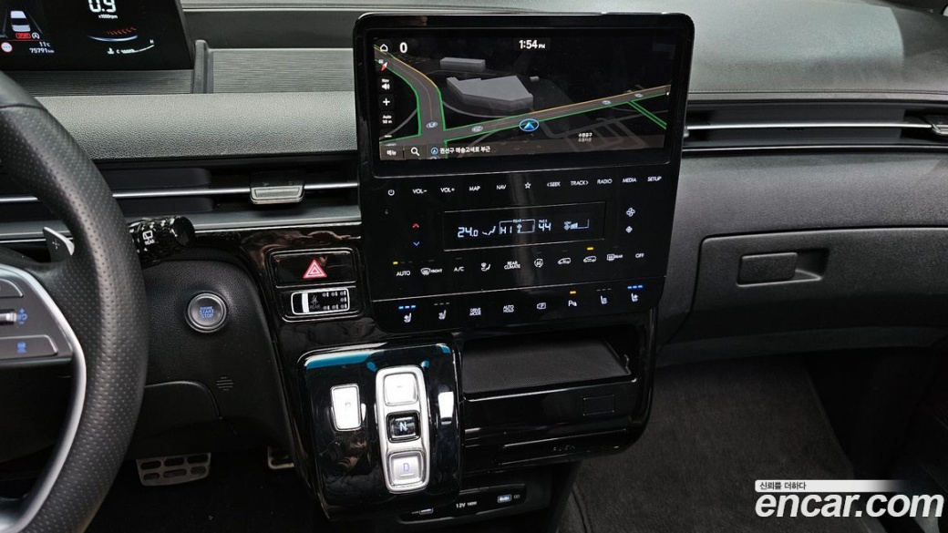 Hyundai Staria 4WD Lounge 9-Seater, 2024