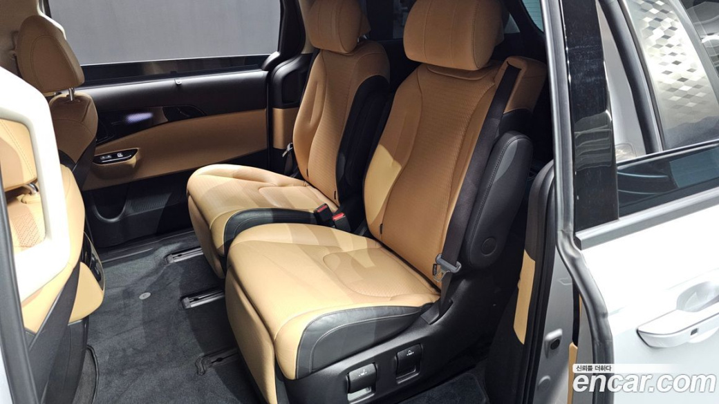 Kia Carnival 7-Seater Signature, 2023