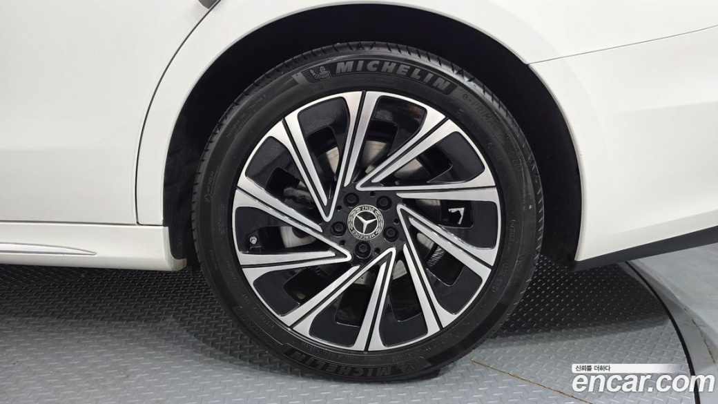 Mercedes-Benz E-Class E300 4MATIC Exclusive, 2024
