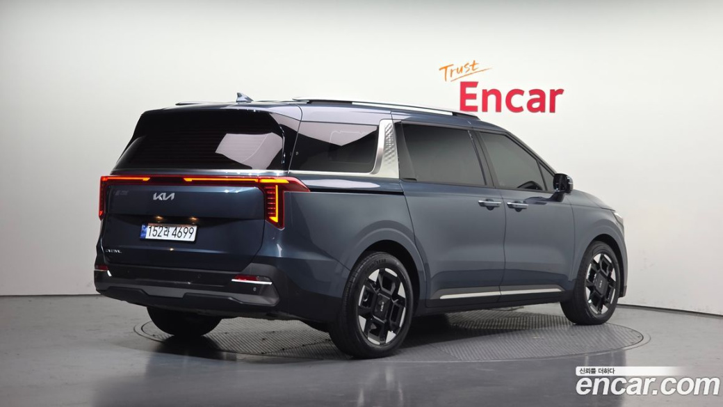 Kia Carnival 7-Seater Outdoor, 2024