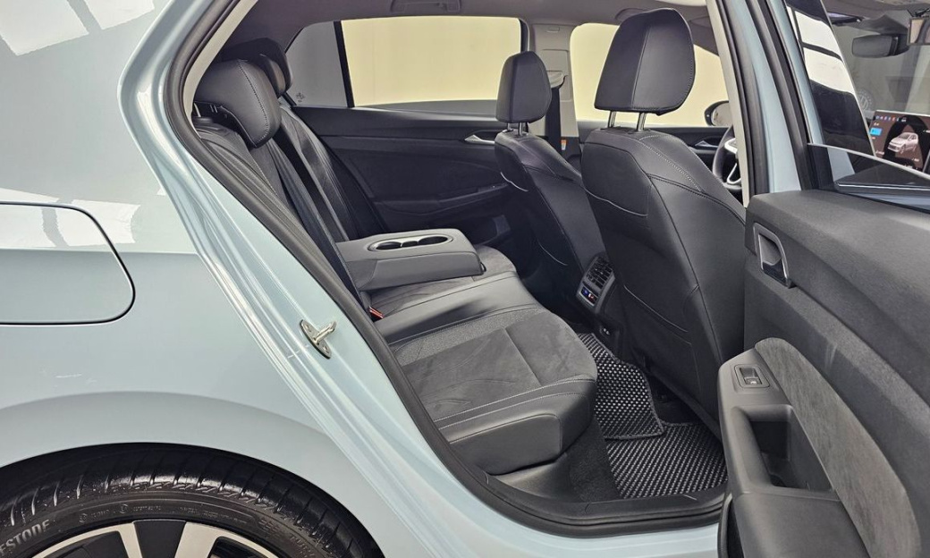 Volkswagen Golf 2.0 TDI Prestige, 2025