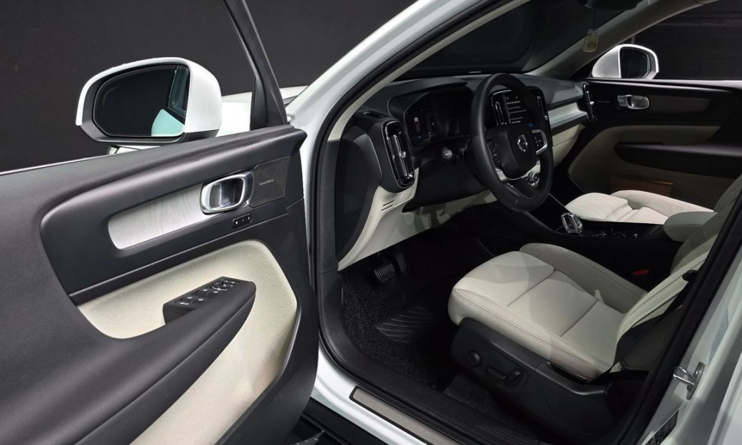 Volvo XC40 B4 Ultra Bright, 2026