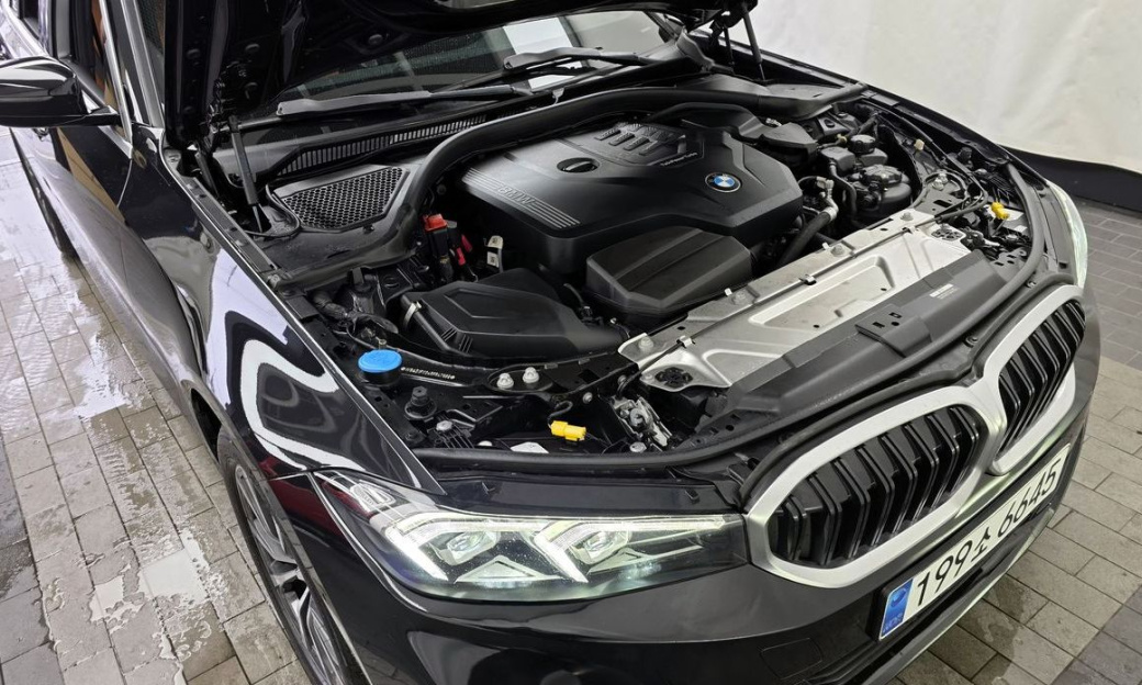 BMW 3-Series 320i Touring, 2024