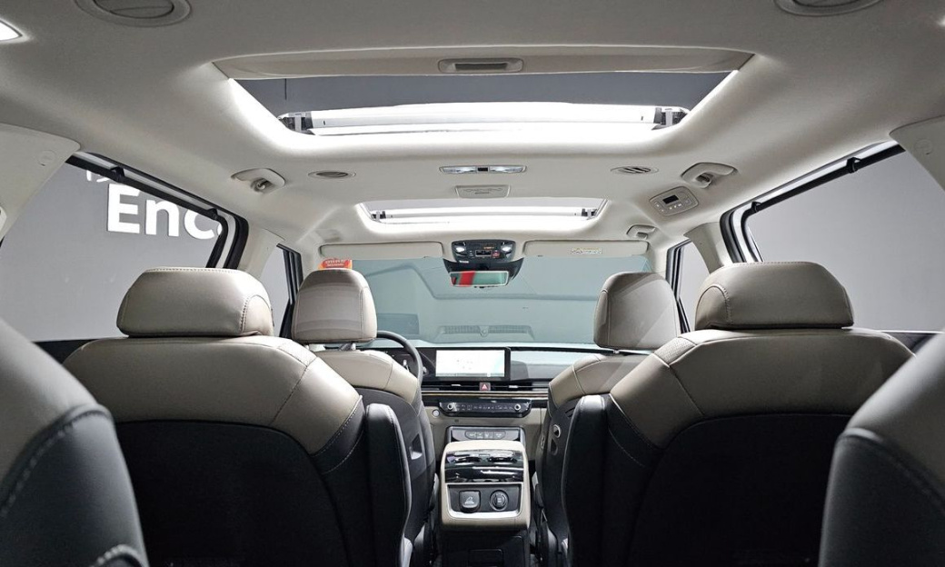 Kia Carnival 9-Seater Signature, 2025
