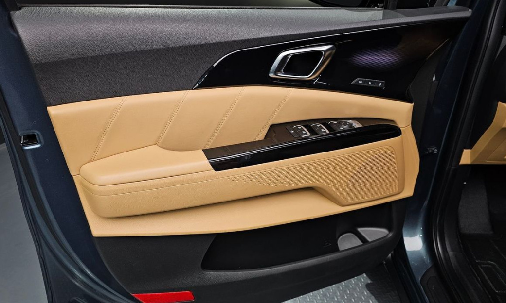 Kia Carnival 7-Seater Signature, 2023