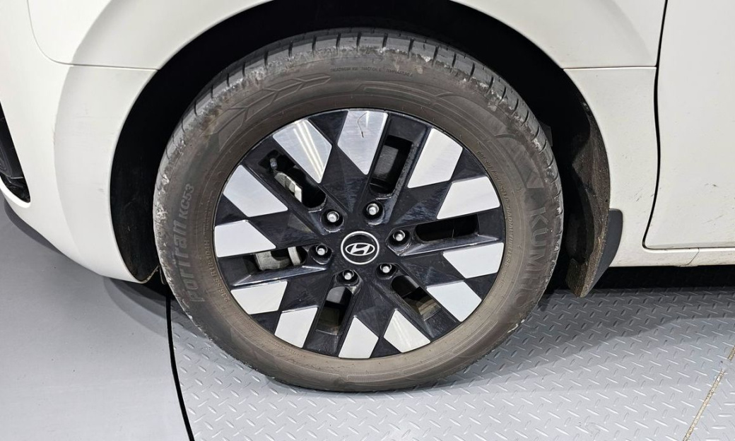 Hyundai Staria 4WD Lounge 9-Seater, 2025