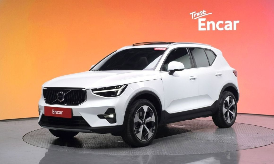 Volvo XC40 B4 Ultimate Bright, 2024