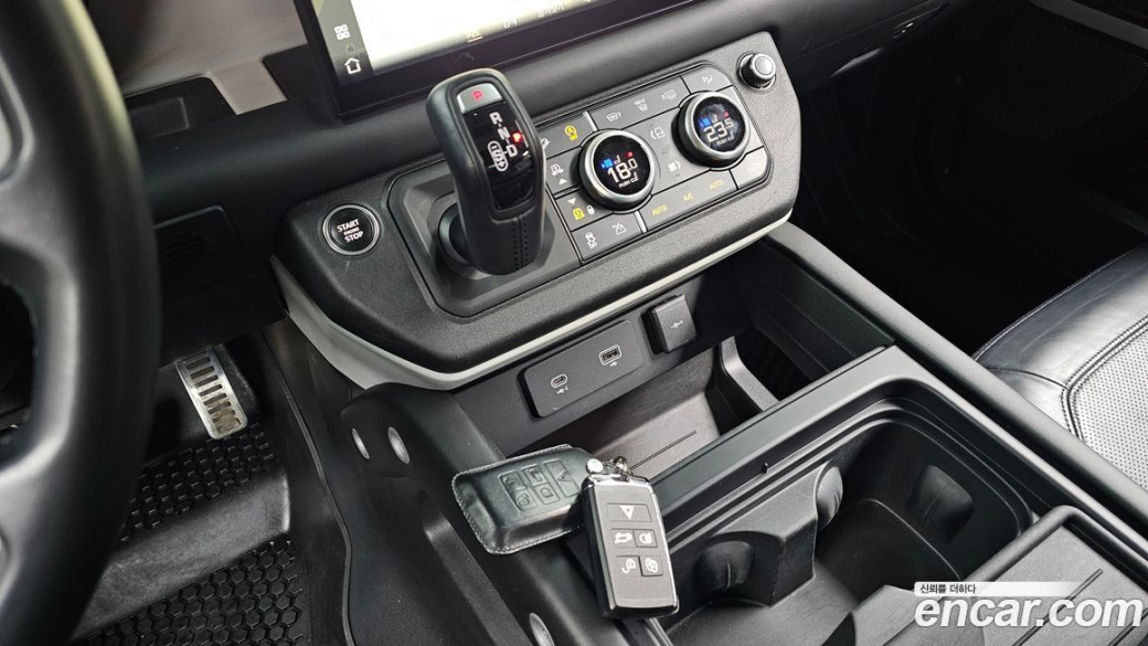 Land Rover Defender 110 D300 HSE, 2023