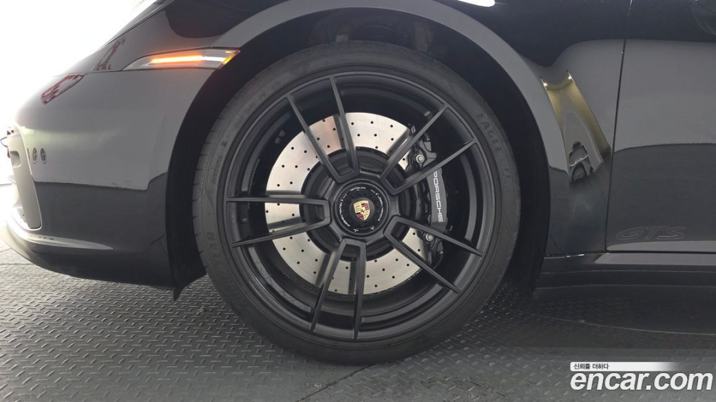 Porsche 911 Carrera 4 GTS Cabriolet, 2022
