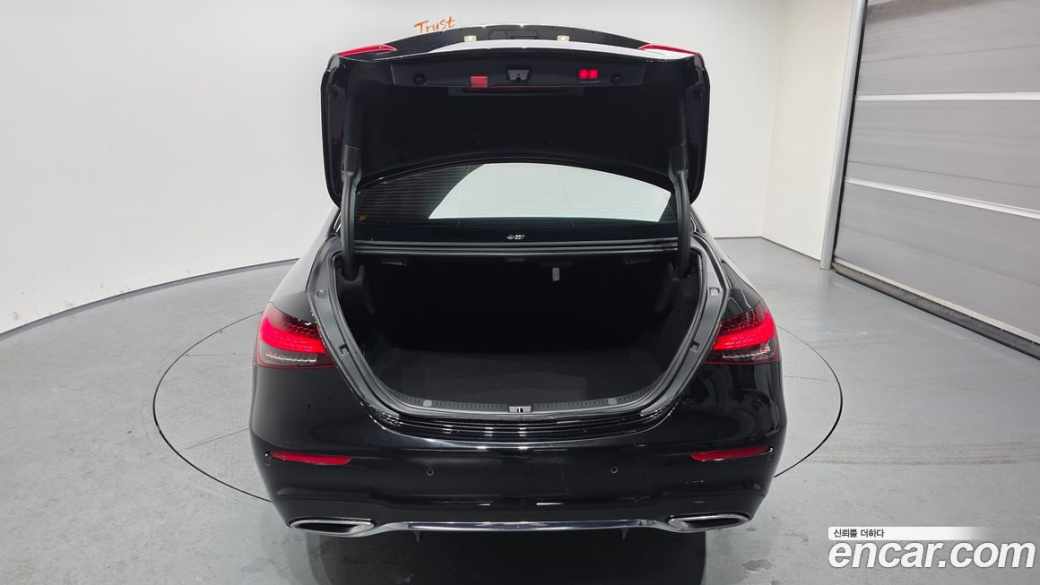 Mercedes-Benz E-Class E350 4MATIC AMG Line, 2022