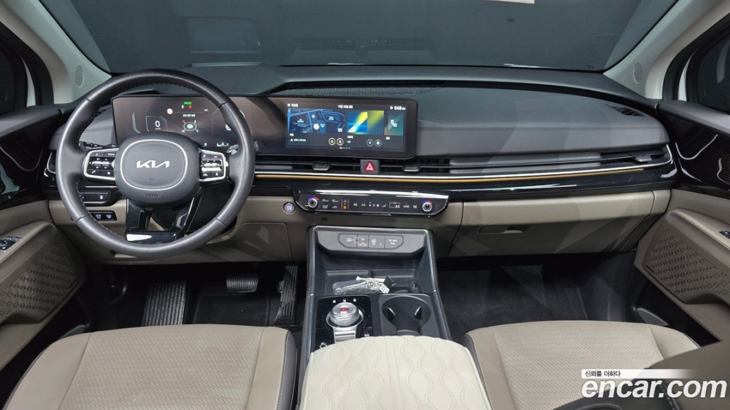 Kia Carnival 9-Seater Signature, 2024