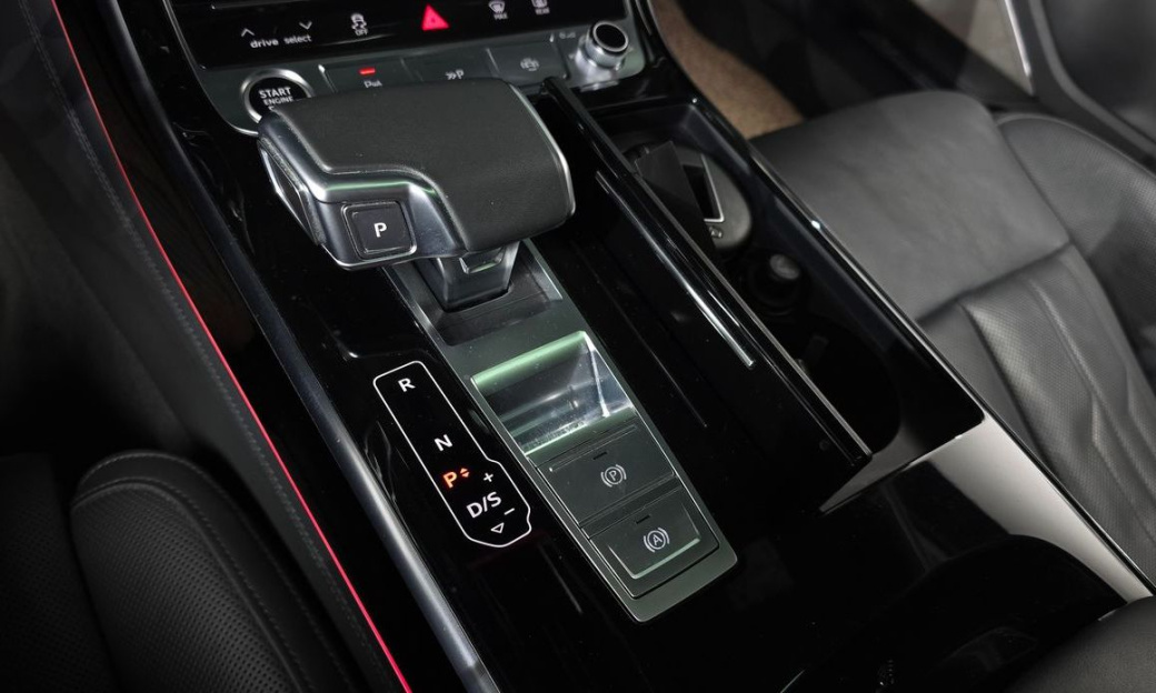 Audi A8 55 TFSI Quattro LWB, 2021