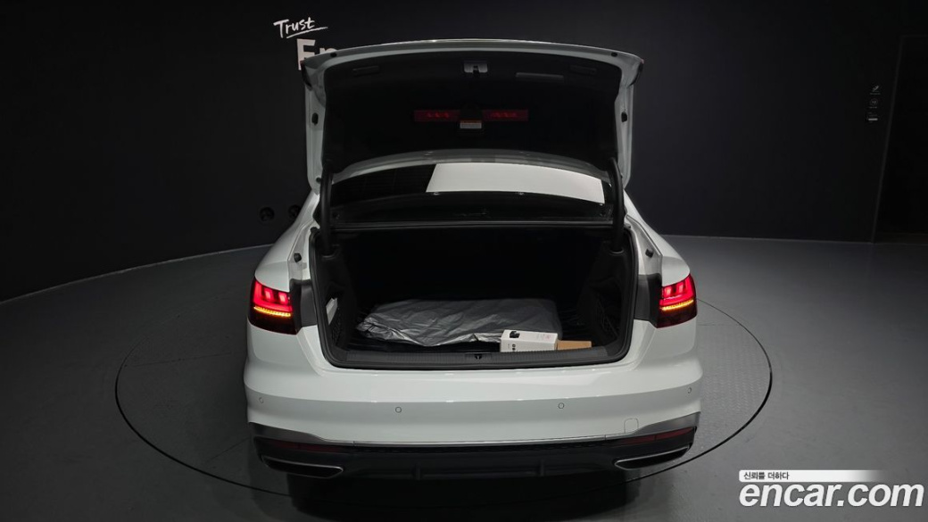 Audi A4 45 TFSI Quattro Premium, 2023