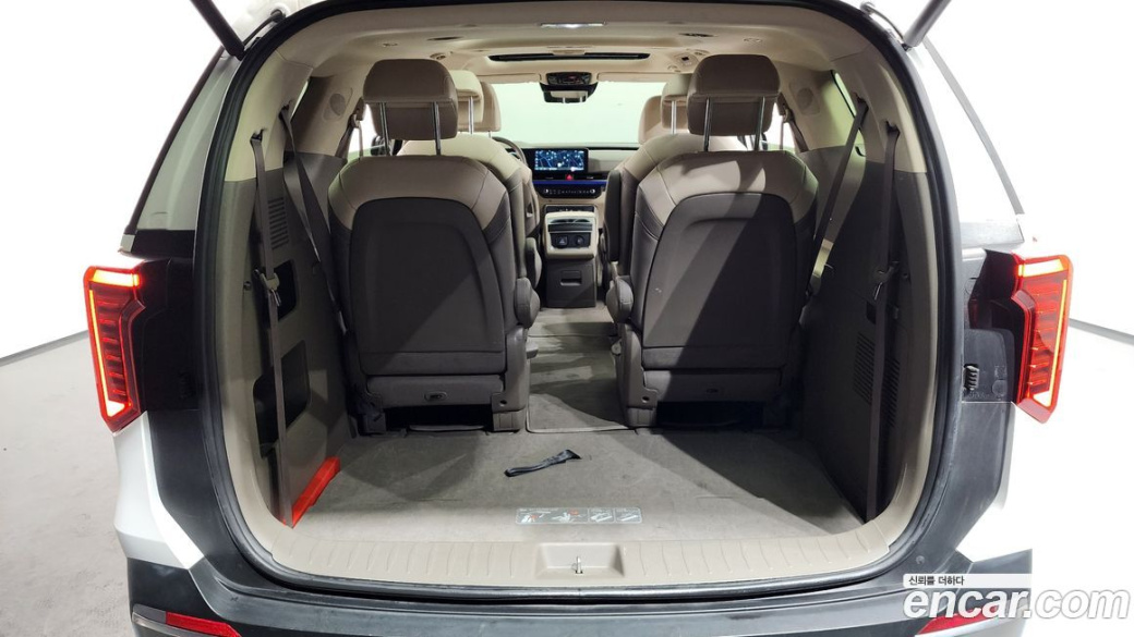 Kia Carnival 9-Seater Signature, 2024