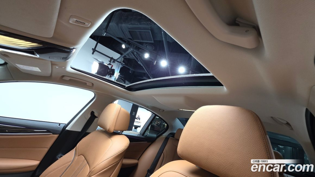 BMW 5-Series 520i Luxury, 2023