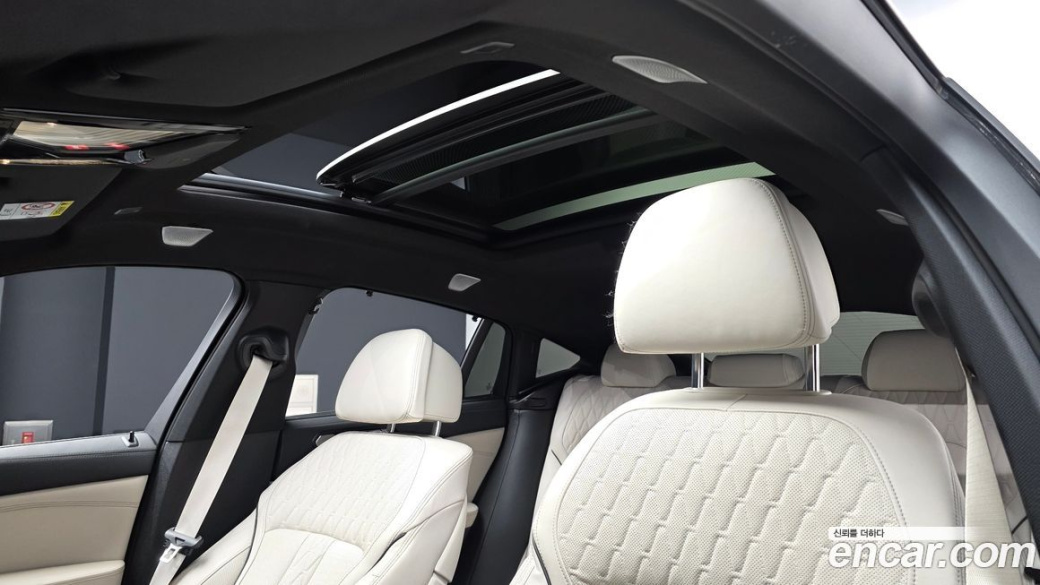 BMW X6 M50i, 2022