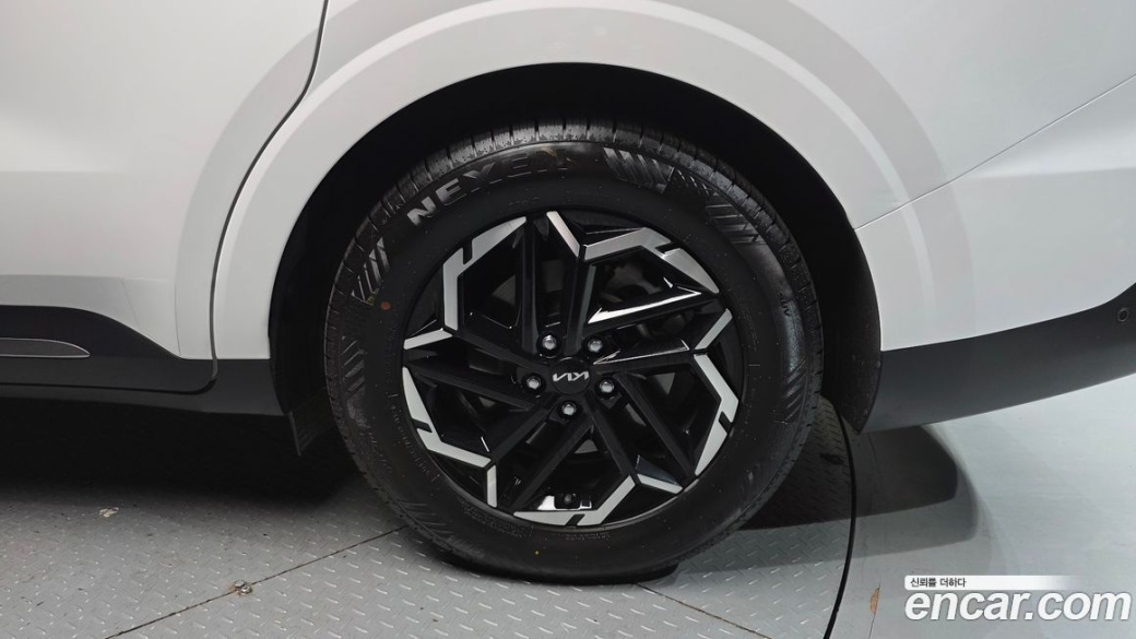 Kia Carnival 9-Seater Signature, 2024