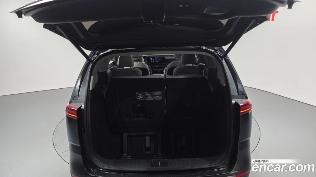 Kia Carnival 7-Seater Outdoor, 2023
