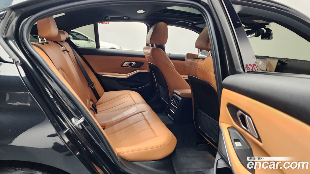 BMW 3-Series 320i M Sport, 2023