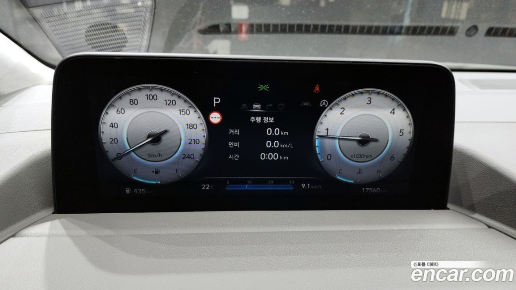 Hyundai Staria 4WD Lounge 9-Seater, 2023