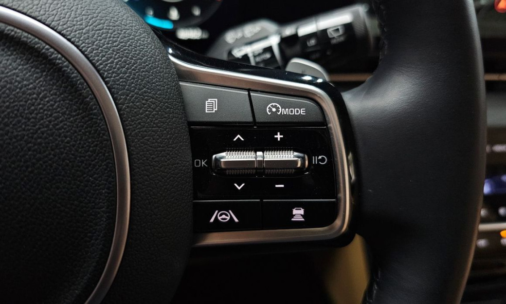 Kia Carnival 9-Seater Signature, 2023