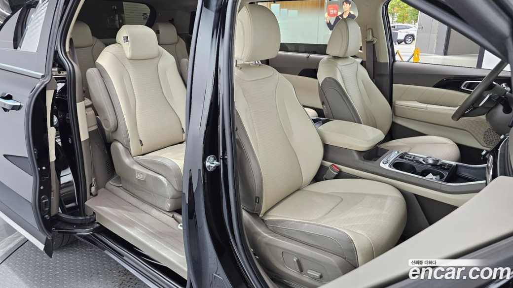 Kia Carnival 9-Seater Signature, 2024