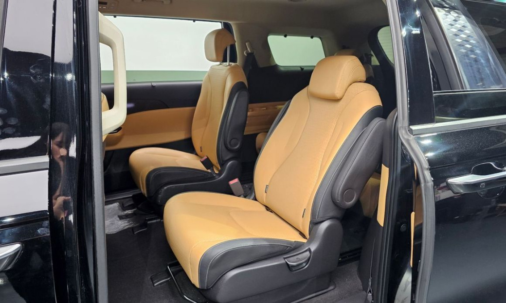 Kia Carnival 9-Seater Signature, 2023