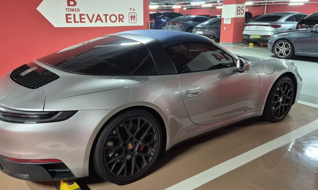 Porsche 911 Targa 4 GTS, 2024
