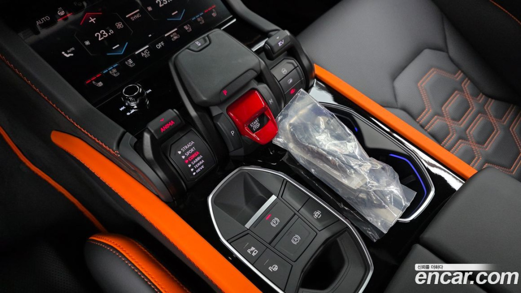 Lamborghini Urus 4.0 V8 SE, 2025