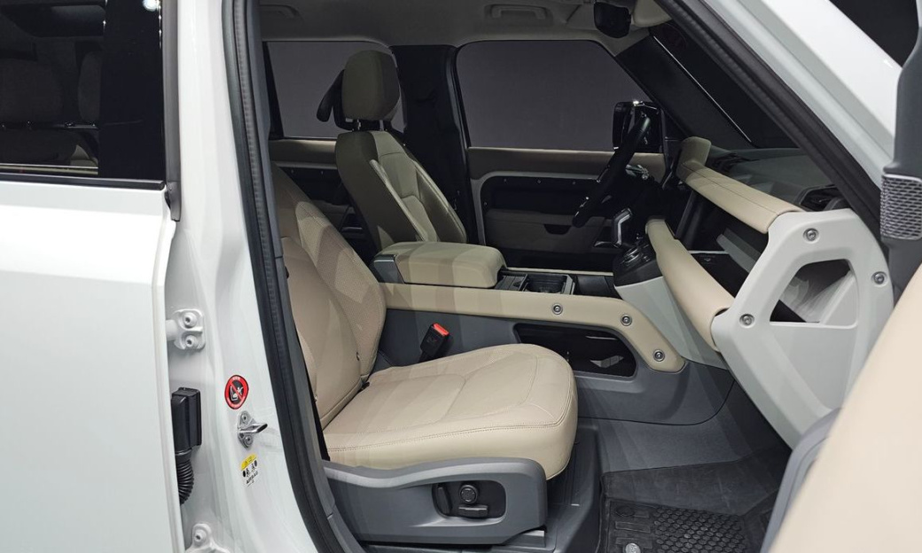Land Rover Defender 110 D250 SE, 2024