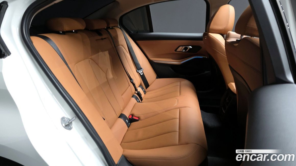 BMW 3-Series 320i, 2025