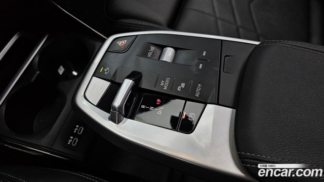 BMW 2-Series 220i Luxury, 2023