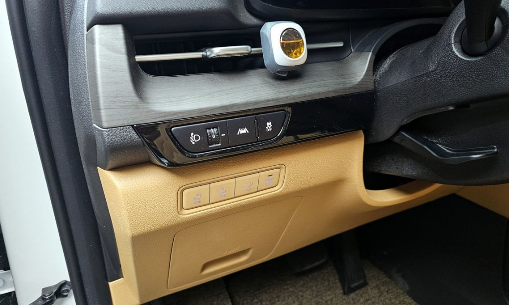 Kia Carnival 9-Seater Signature, 2023