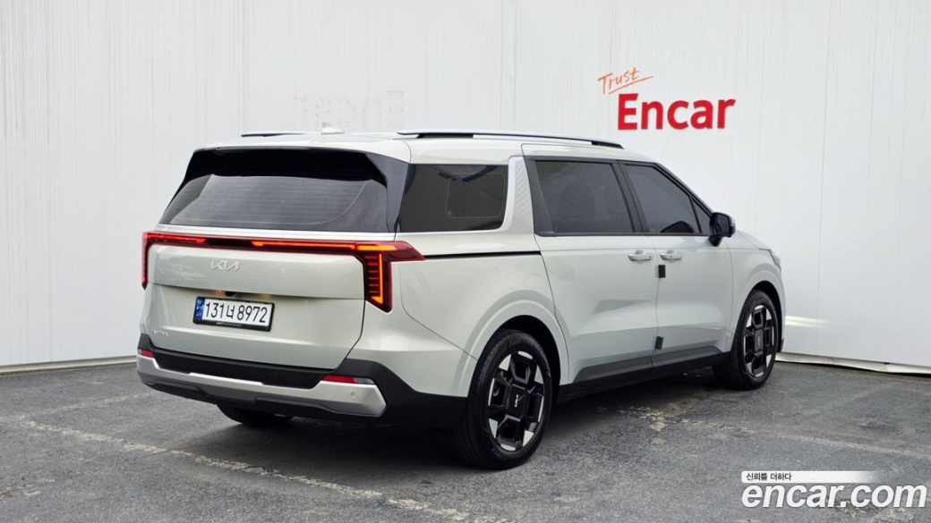 Kia Carnival 9-Seater Prestige, 2025