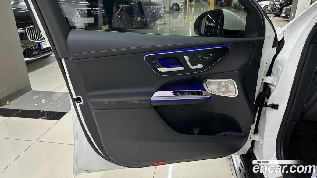 Mercedes-Benz GLC-Class GLC300 4MATIC AMG Line, 2025