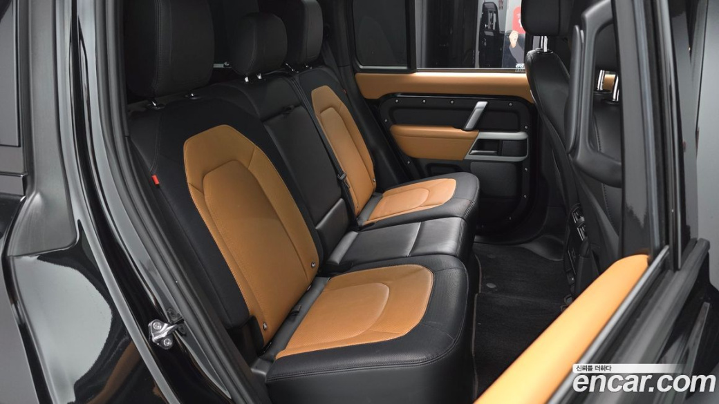 Land Rover Defender 110 P300 X-Dynamic SE, 2024