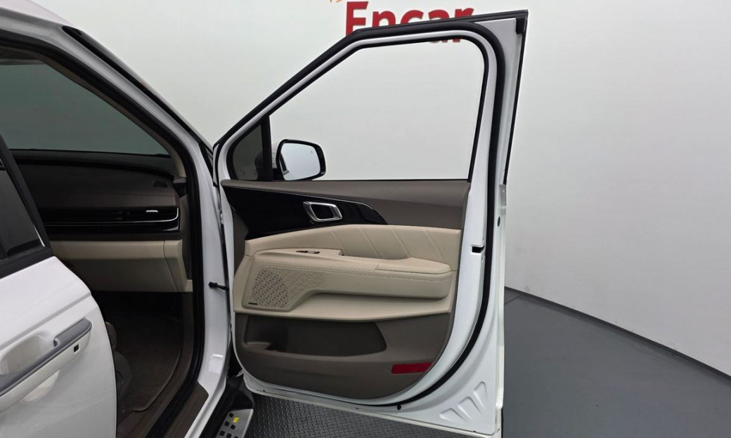 Kia Carnival 9-Seater Hi Limousine, 2024