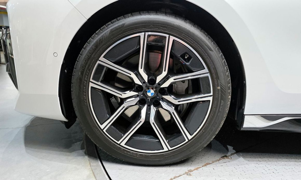 BMW 7-Series 740i xDrive M Sport, 2025