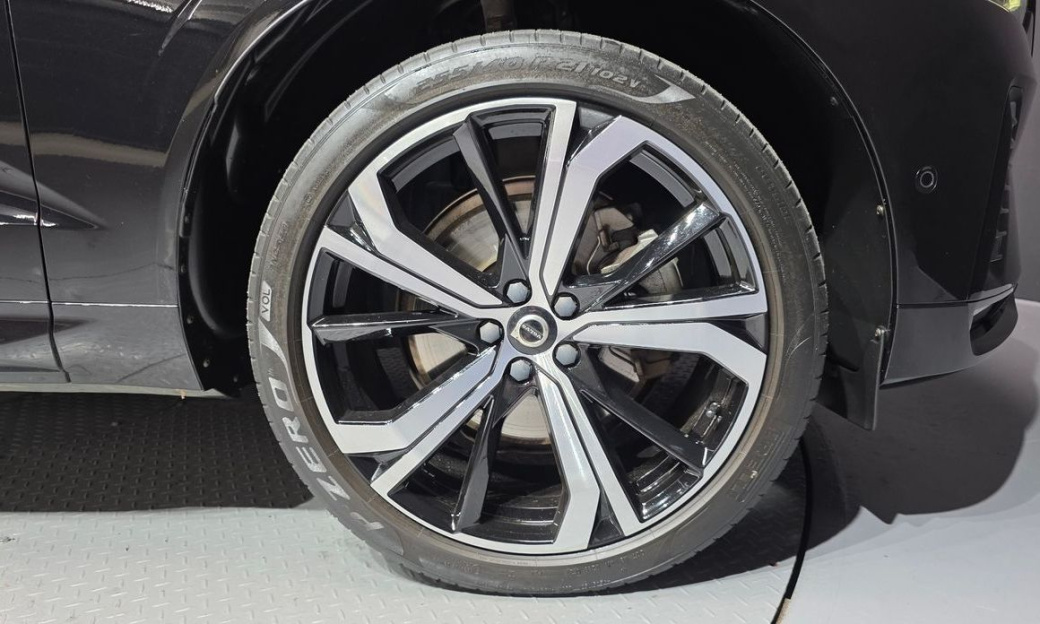 Volvo XC60 B6 R-Design, 2022