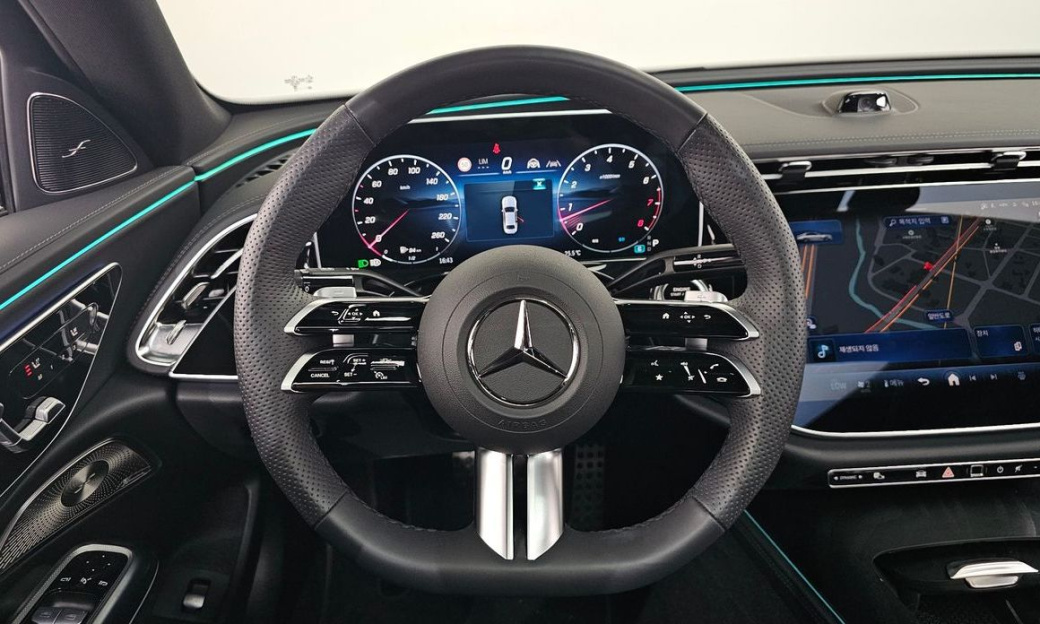 Mercedes-Benz E-Class E300 4MATIC AMG Line, 2025