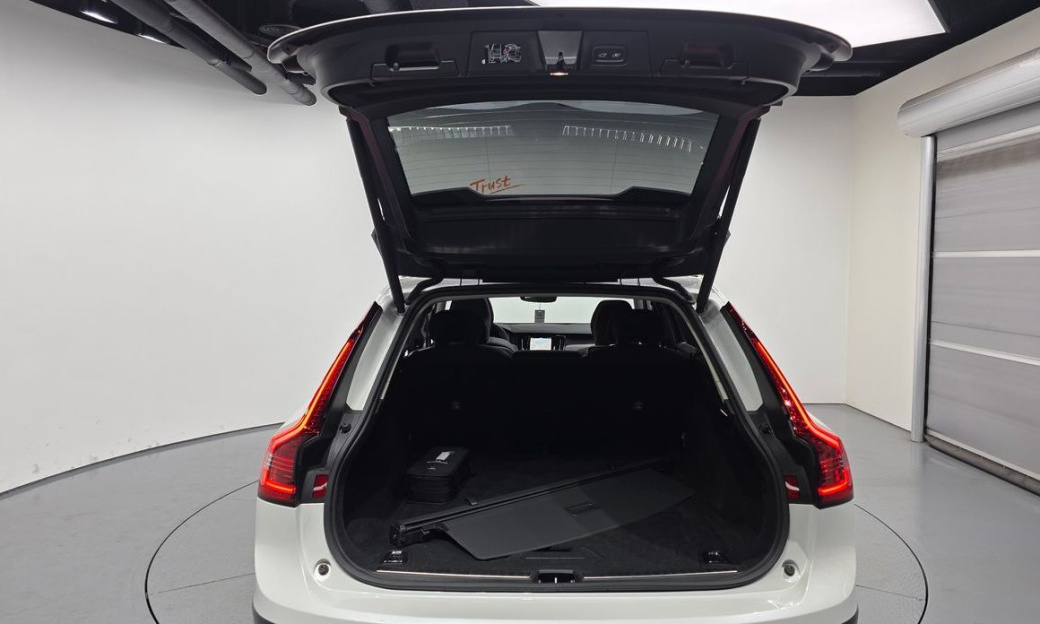 Volvo V90 B5 Plus AWD, 2025