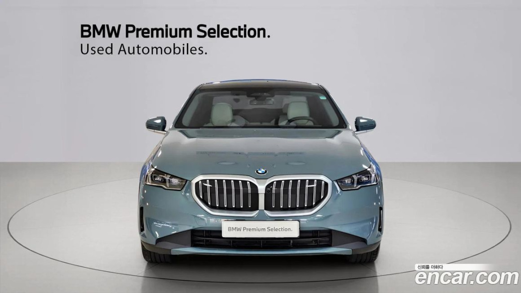 BMW 5-Series 520i, 2025