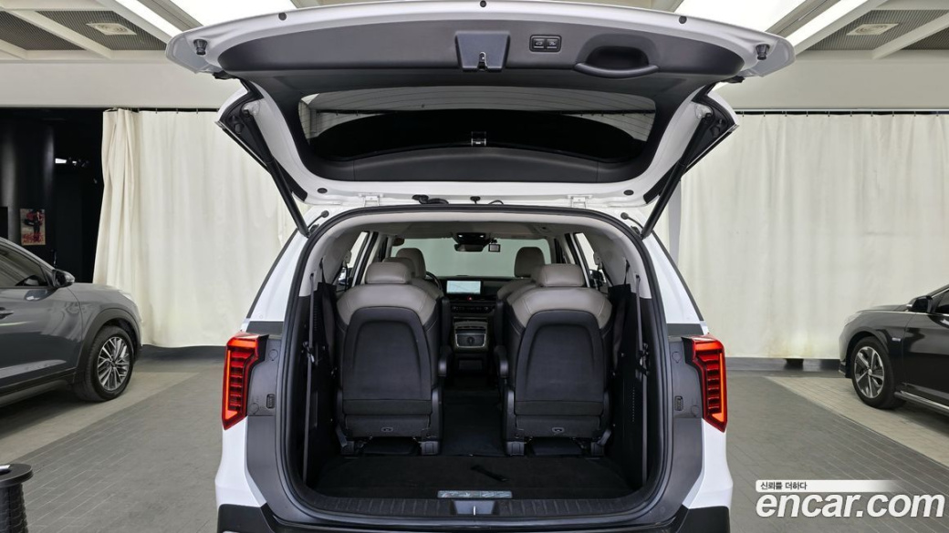 Kia Carnival 9-Seater Prestige, 2024
