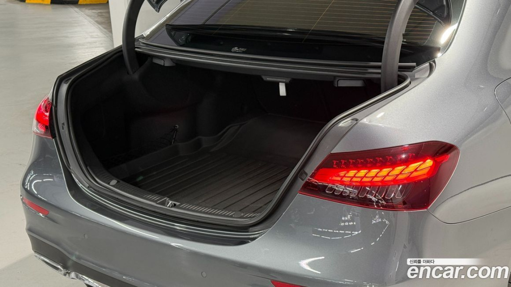 Mercedes-Benz E-Class E350 4MATIC AMG Line, 2022