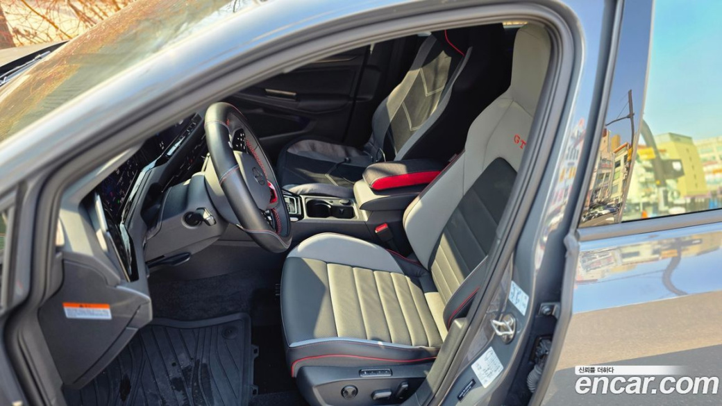 Volkswagen Golf 2.0 GTI, 2024