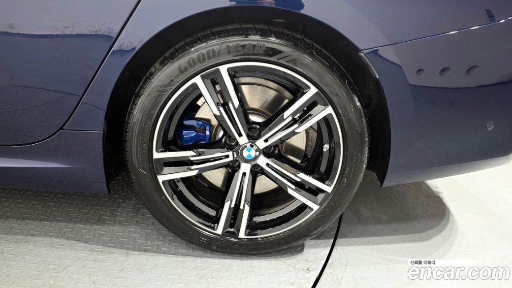 BMW 3-Series 320i M Sport, 2025
