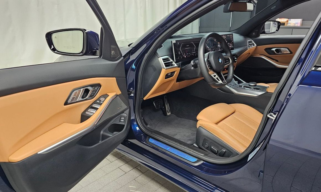 BMW 3-Series 320i M Sport, 2025